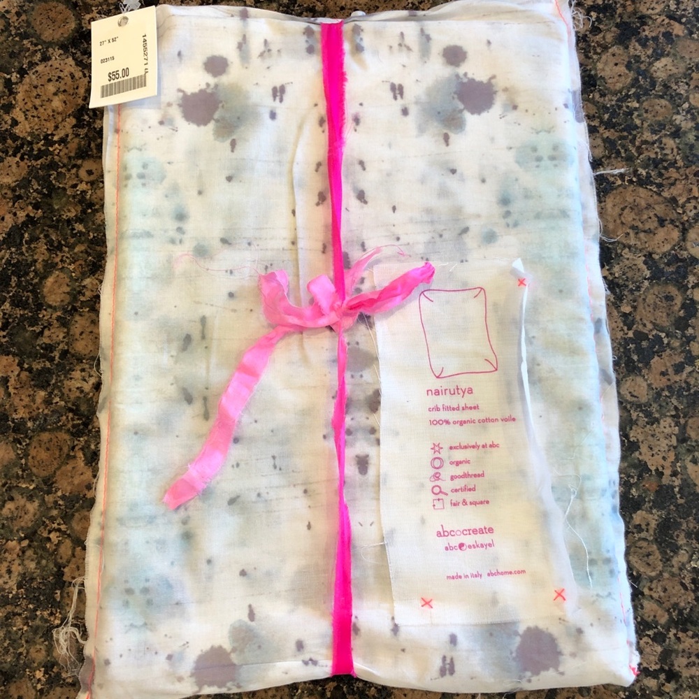 NWT Eskayel Nairuta Crib Sheet